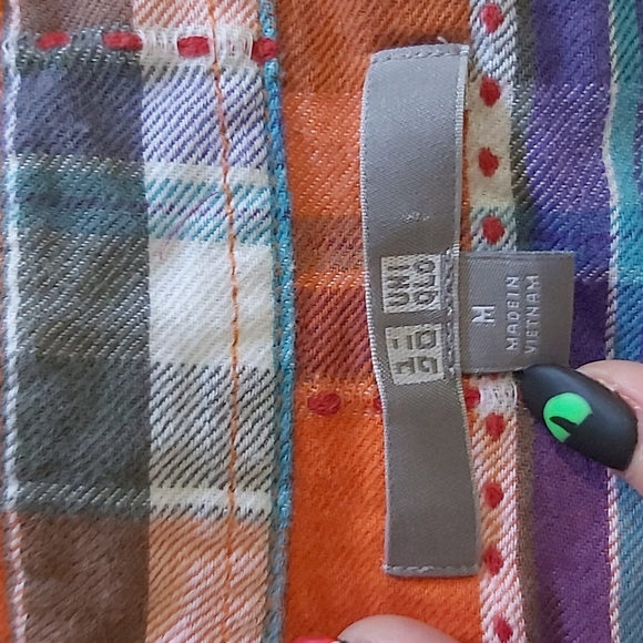 UNIQLO tapered plaid shirt - Picture 2 of 3